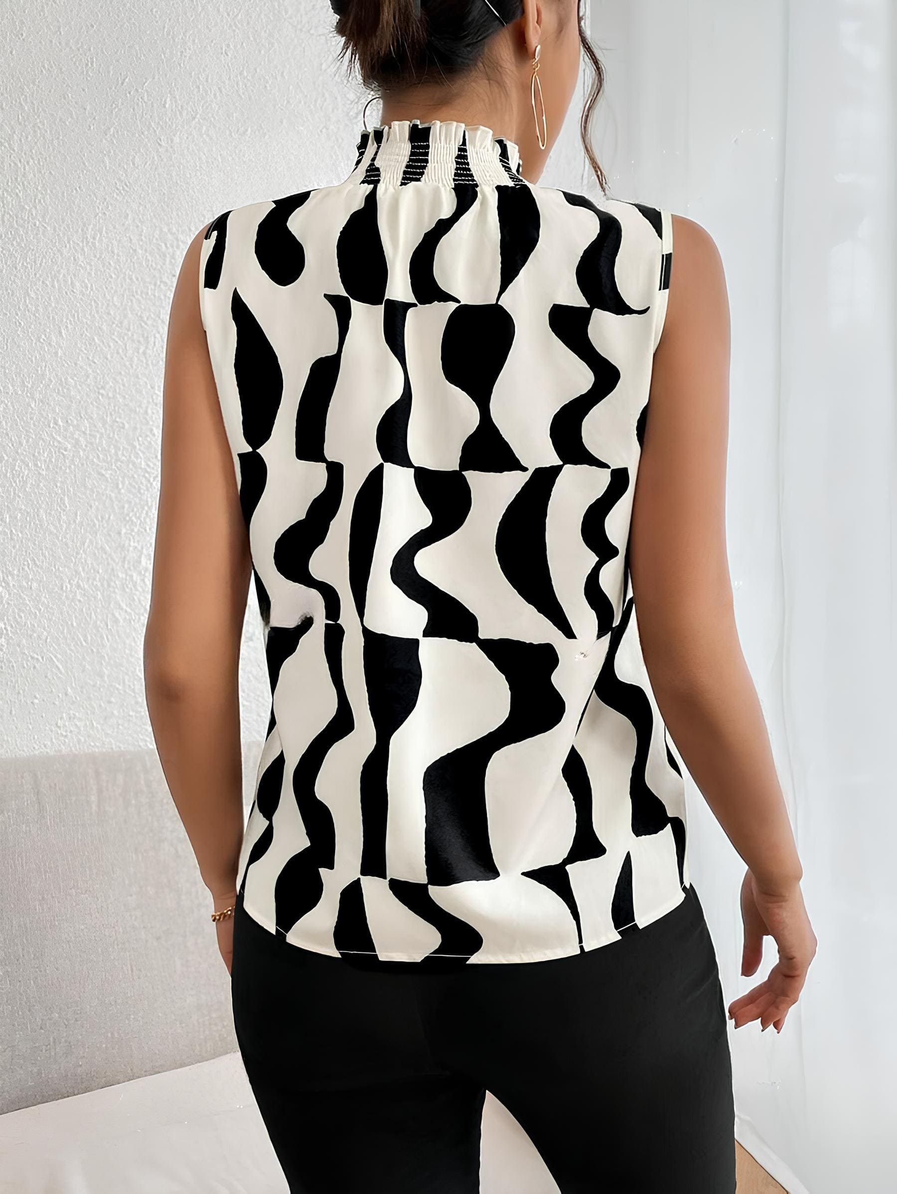 Blusa Regata Gola Alta Estampada